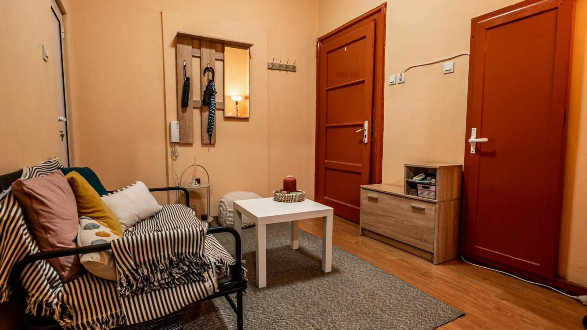 Апартаменты Charming Central Retreat София