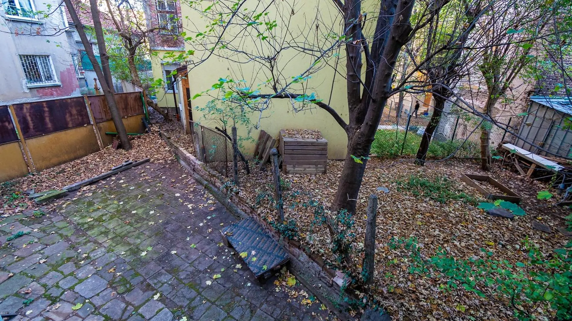 Апартаменты Charming Central Retreat София